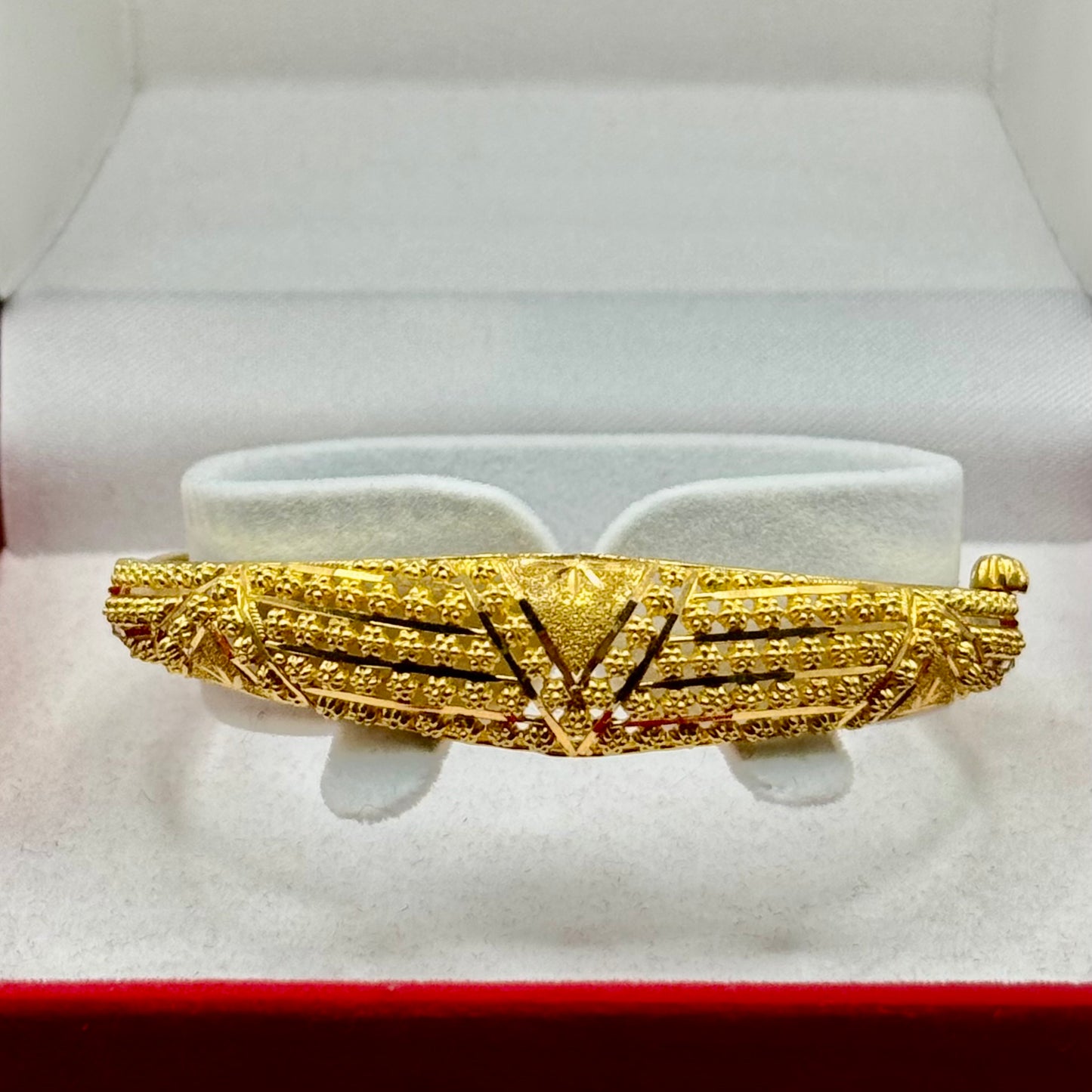 22k Gold Screw Bangle